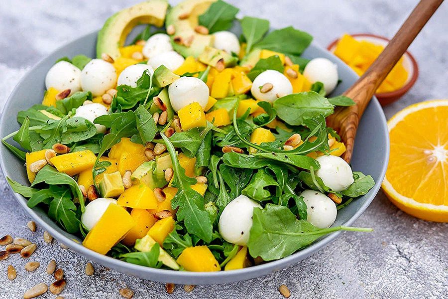 Catrina arugula salad with mango and avocado